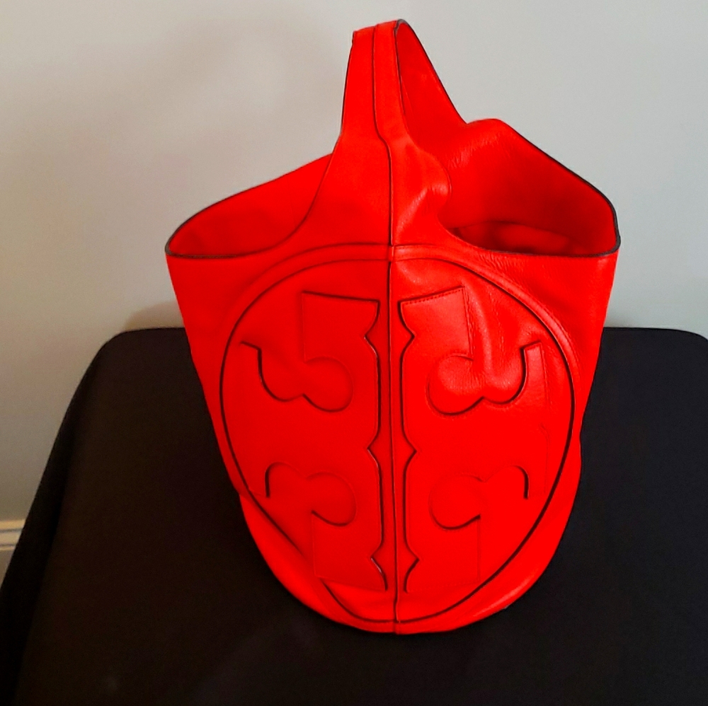 "ALL T HOBO" TORY BURCH